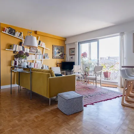 Apartment Eiffel Tower Design *